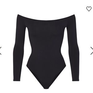 SKIMS NWT ESSENTIAL OFF THE SHOULDER BODYSUIT - S/M
